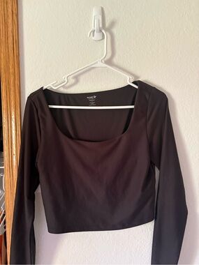 Old Navy Black Long-Sleeve Scoop Neck Crop Top - Sleek Minimal